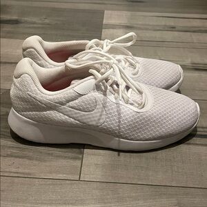 Woman Nike White Mesh Sneakers